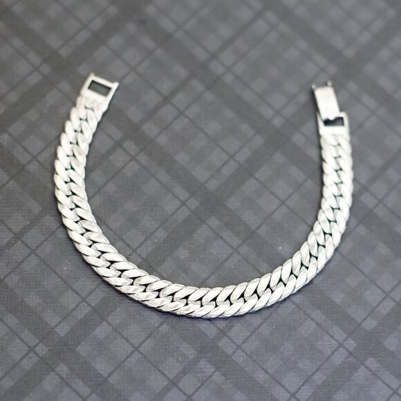 7 inch, Vintage Chain Link Silver Tone Unique Bracelet by Monet - G52 - Picture 1 of 3